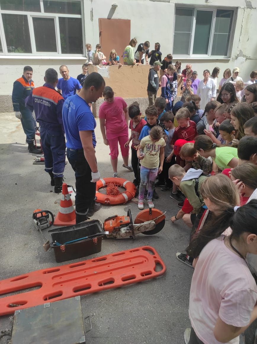 Сотрудники городской службы спасения г. Рязани провели занятие в детском санатории